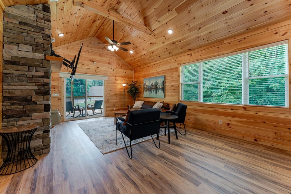 Two Bedroom Walking Distance To Dollywood Pigeon Forge Cabins fo