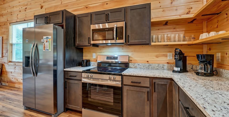 Two Bedroom Cabin Walking Distance to Dollywood Pigeon Forge Cab