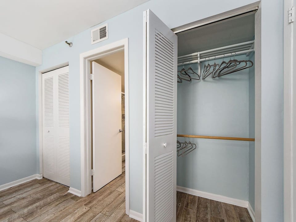 12-Primary bedroom-4_web