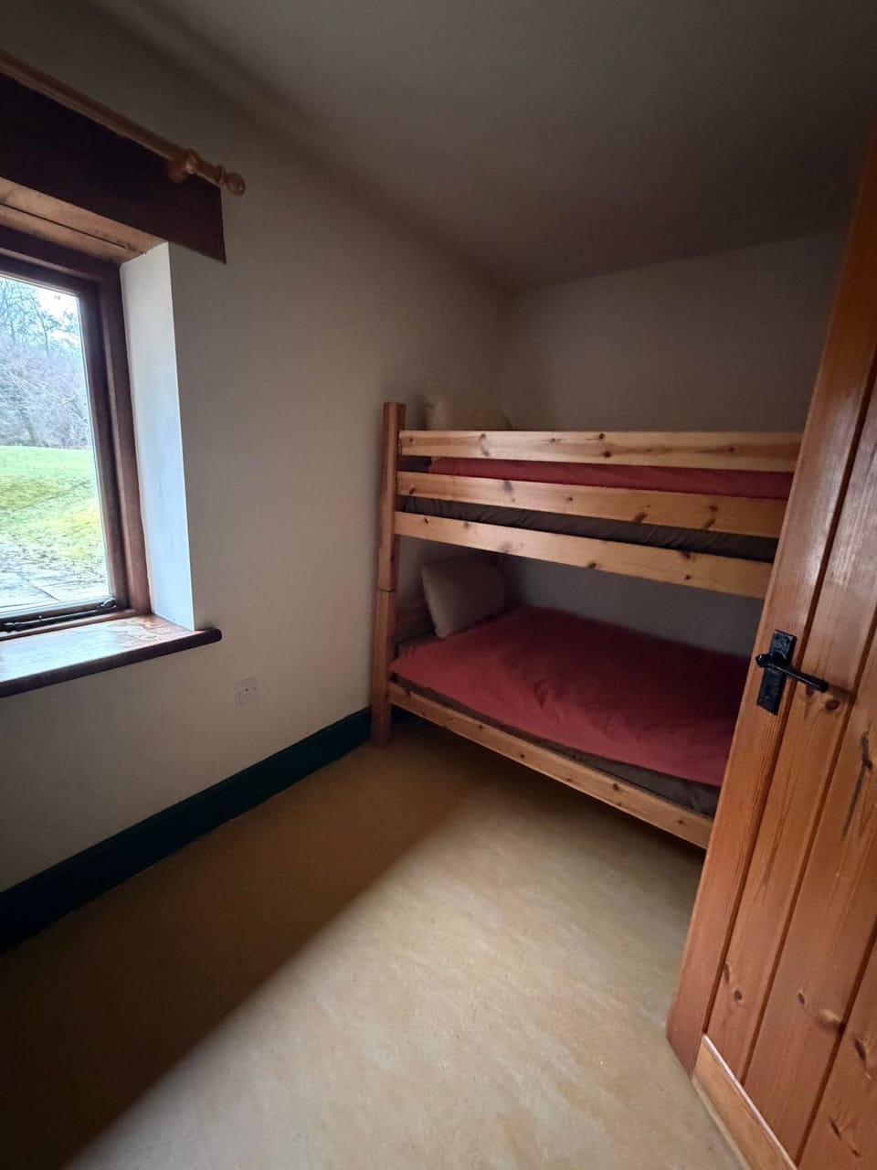Comfortable 2-Bed Room with Bunk Bed at Wern Watkin Bunkhouse