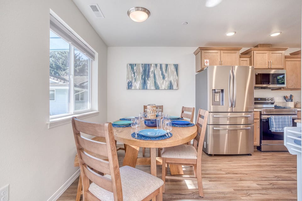 Your bright dining area flows into a fully equipped kitchen, perfect for preparing meals together and enjoying conversations over coffee.
