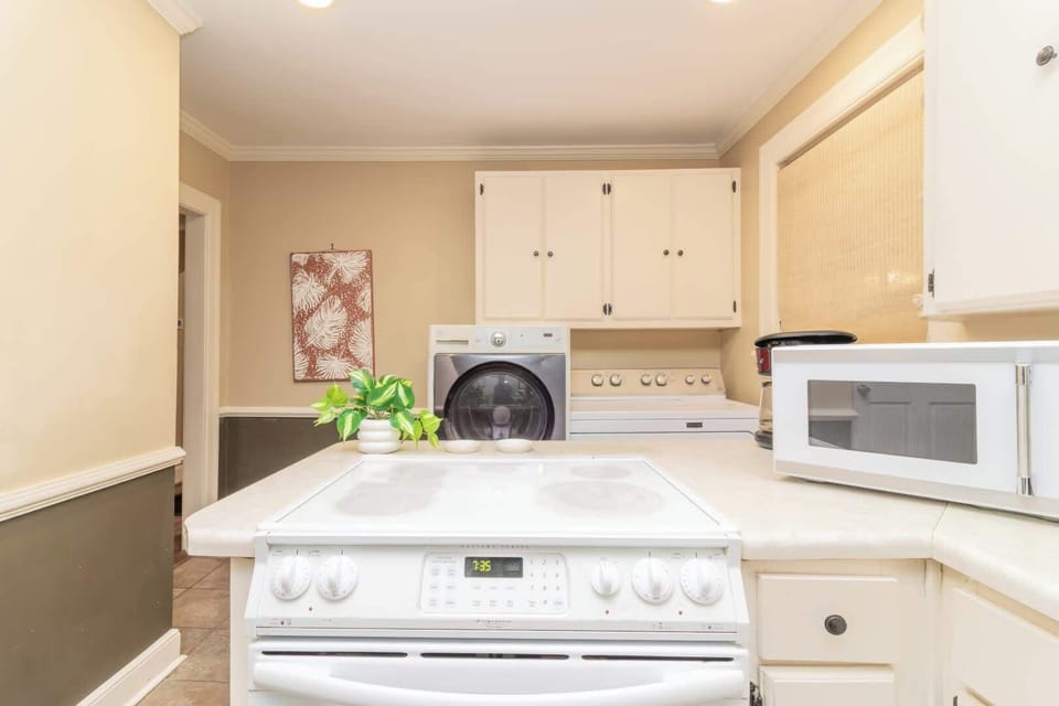 Main House - Kitchen
