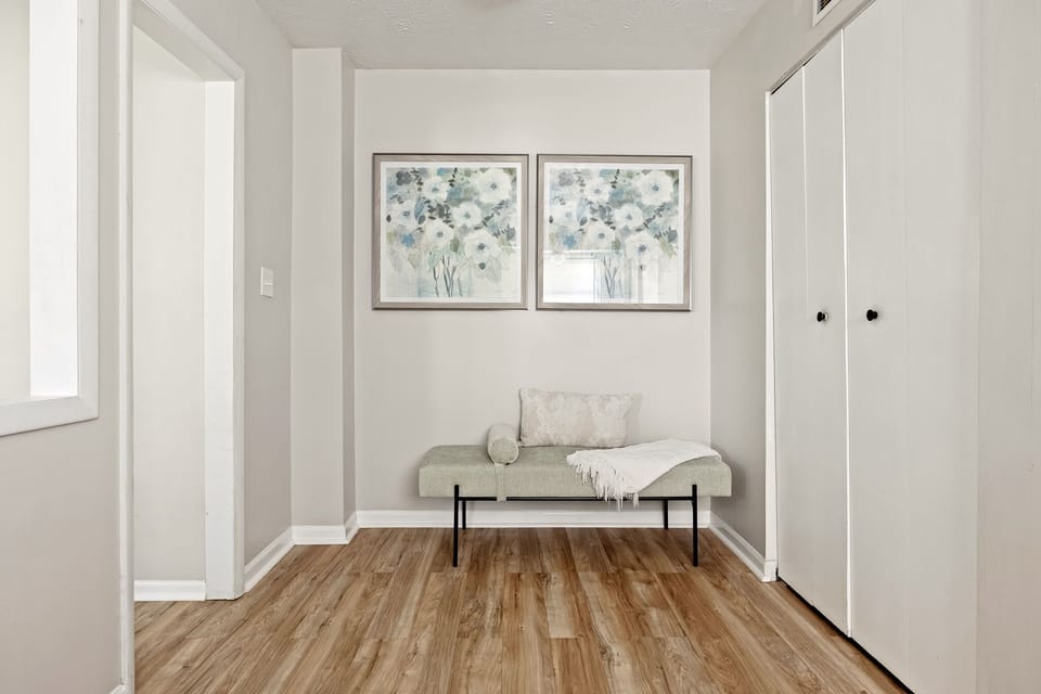 Seating area between Kitchen and Dining area for extra comfort