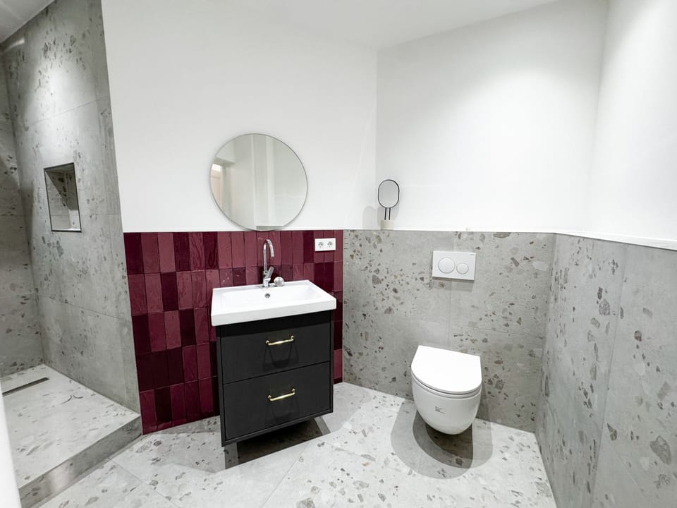 Badezimmer mit Dusche 