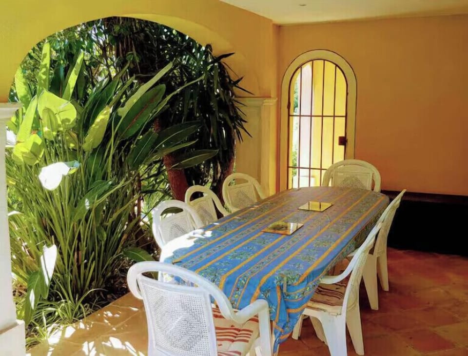 Outdoor dining