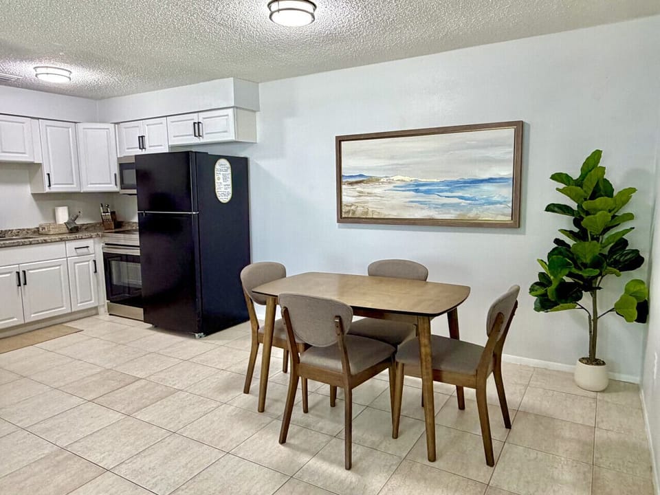 Open-concept dining and a fully stocked kitchen space, perfect for gathering and meals.