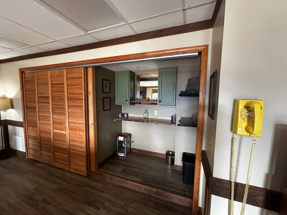 Wet bar in family room and a fun rotary phone!