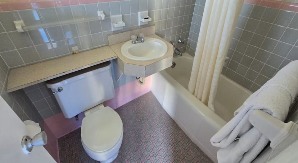 Enjoy a straightforward bath setup with towels within reach