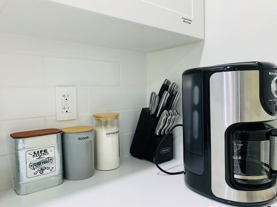 Lower Suite Full Kitchen Coffee Corner
