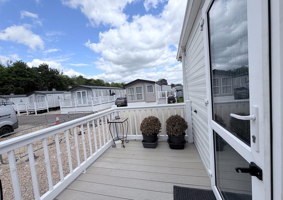 The spacious living area is the perfect place to relax and unwind after discovering the Suffolk countryside together. Stonham Barns Park offers something for the whole family to enjoy all in a picturesque countryside setting.