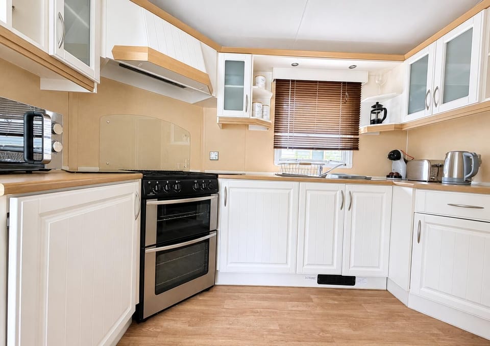 The kitchen is the hub of the caravan, make it your first point of call for a morning coffee, then make the lunches ready to pack up and head off to discover the beautiful Suffolk countryside.