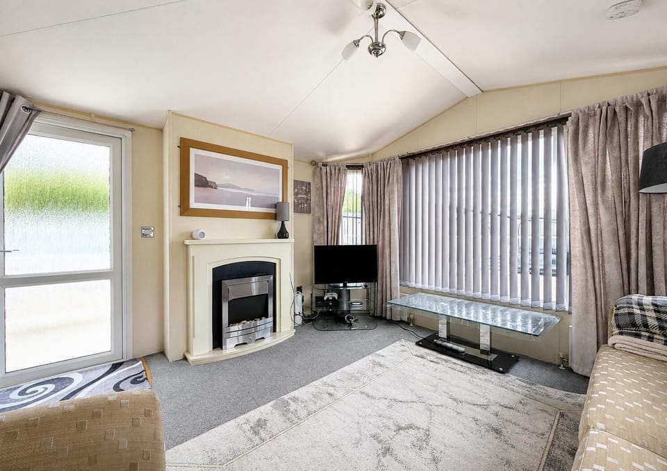 Open plan kitchen, diner and living room makes it ideal for keeping in on the holiday chat. Prepare the family favourites whilst they enjoy planning the next adventure.