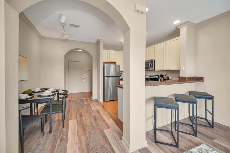 Kitchen with breakfast bar seating 