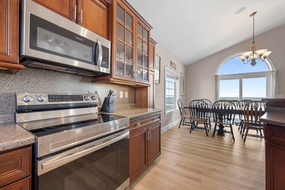 Kitchen - Dining
