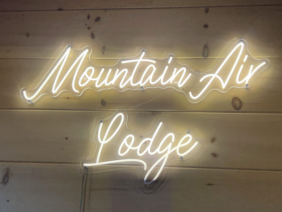 MOUNTAIN AIR LODGE