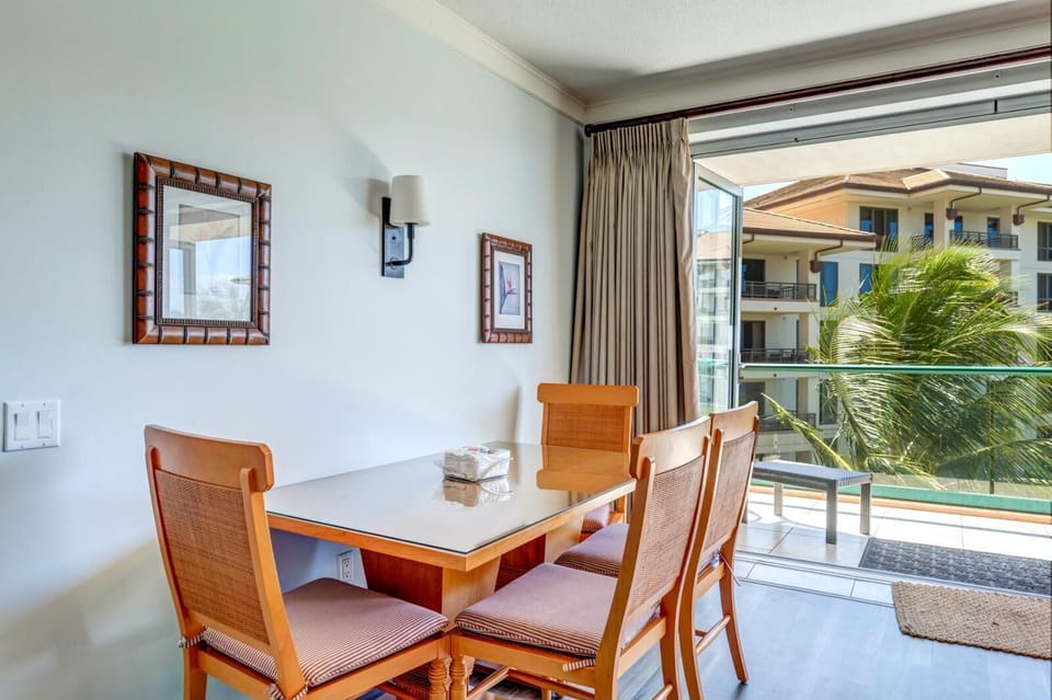 Bask in natural light while dining just steps from the lanai HKH-412