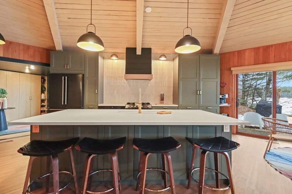 Kitchen island 