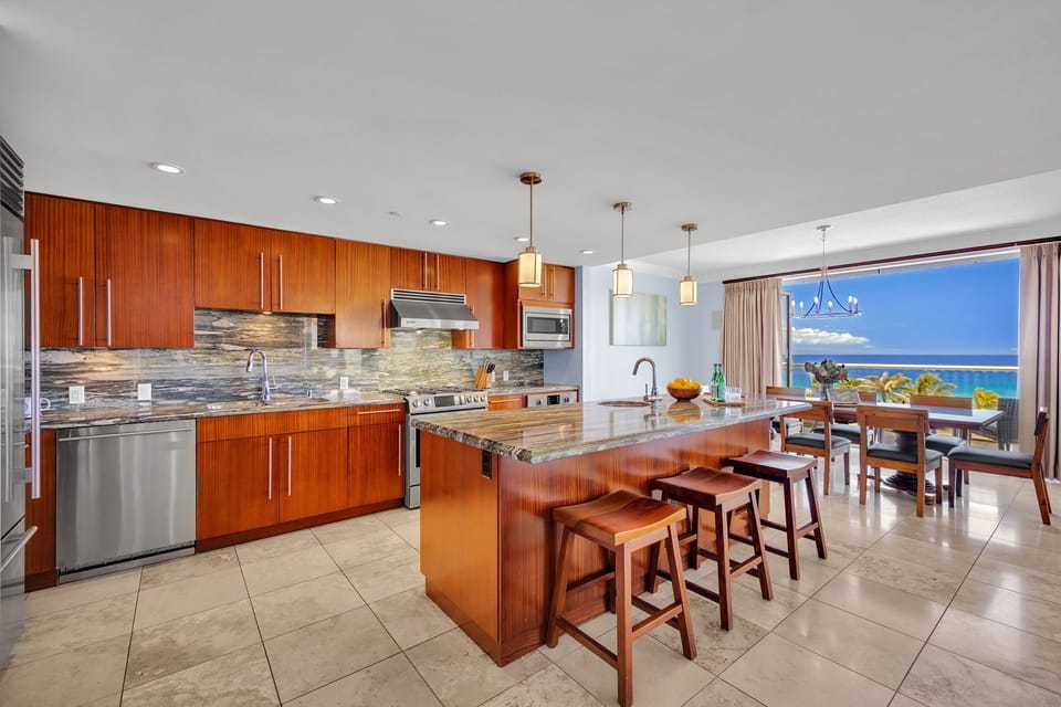 Fully equipped gourmet kitchen with granite countertops and premium appliances. HKH-550