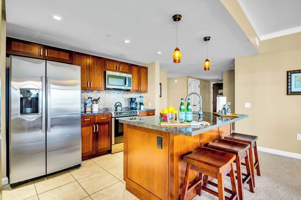 Cook with stainless appliances and generous counter space, so weeknight meals and fresh island fruit prep feel effortless. HKK-213