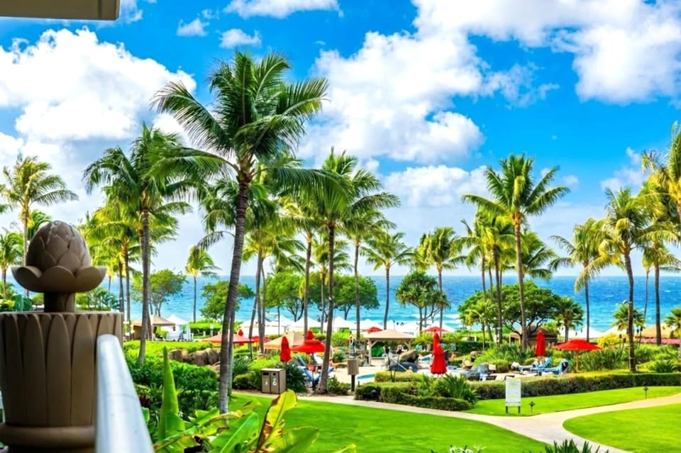 Stroll past lush lawns and palms with the ocean on the horizon, an easy preview of the Honua Kai beachfront setting. HKK-213