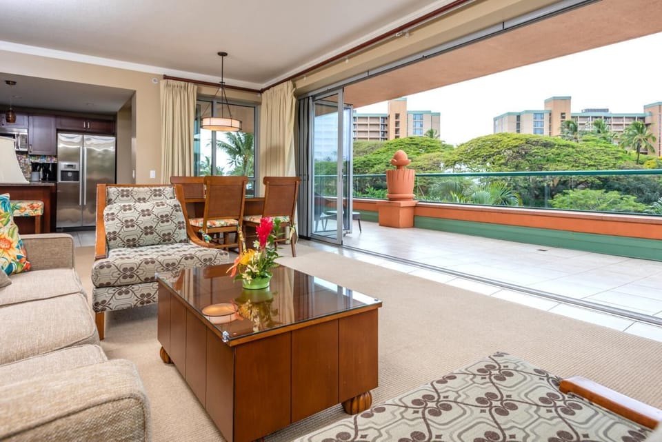 Spacious indoor-outdoor living with tropical views and modern comforts HKK-234