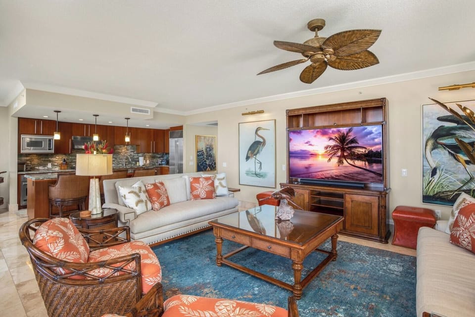 Filled with natural light and layered textures, this living room invites you to stay awhile HKK-451