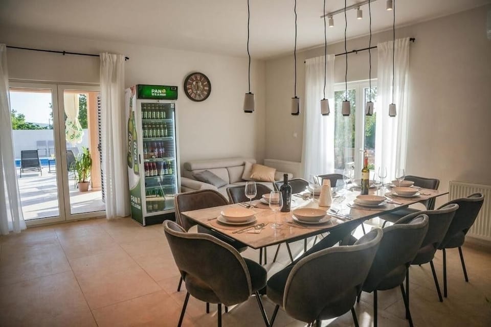 Dining room 1