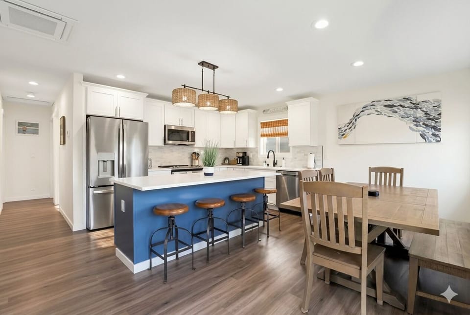 Spacious dining area with a large table and seating for up to 7 guests.