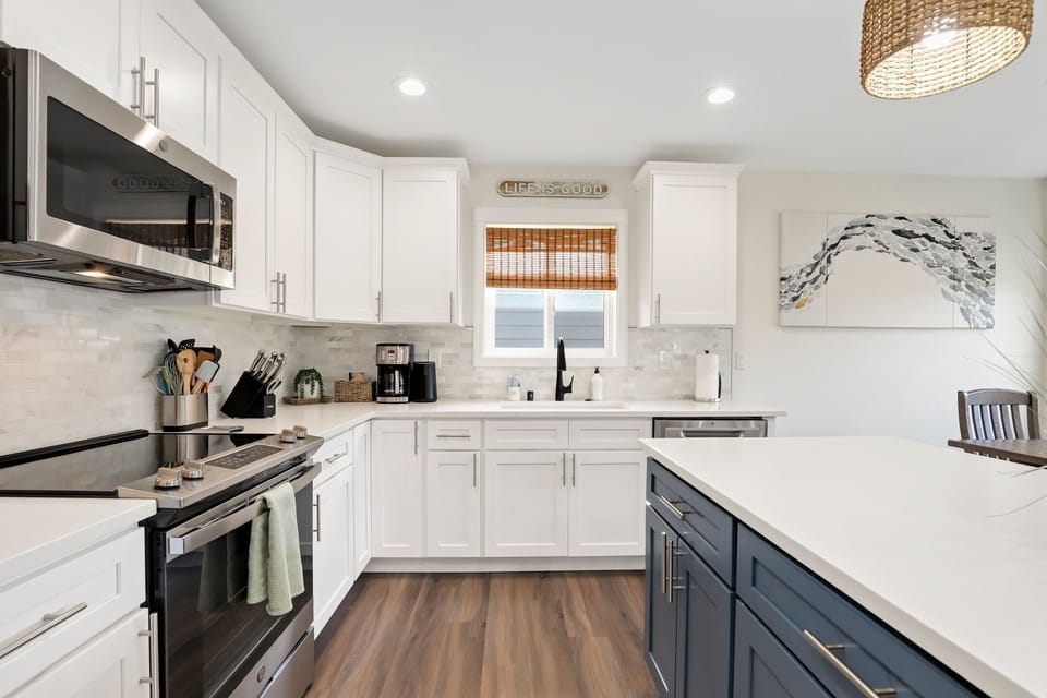 Chef's kitchen with a large island, seating for 4, and full amenities.