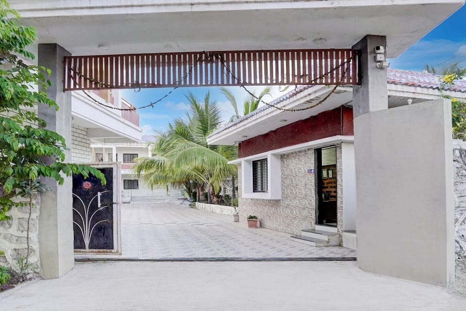 Entrance / Reception
