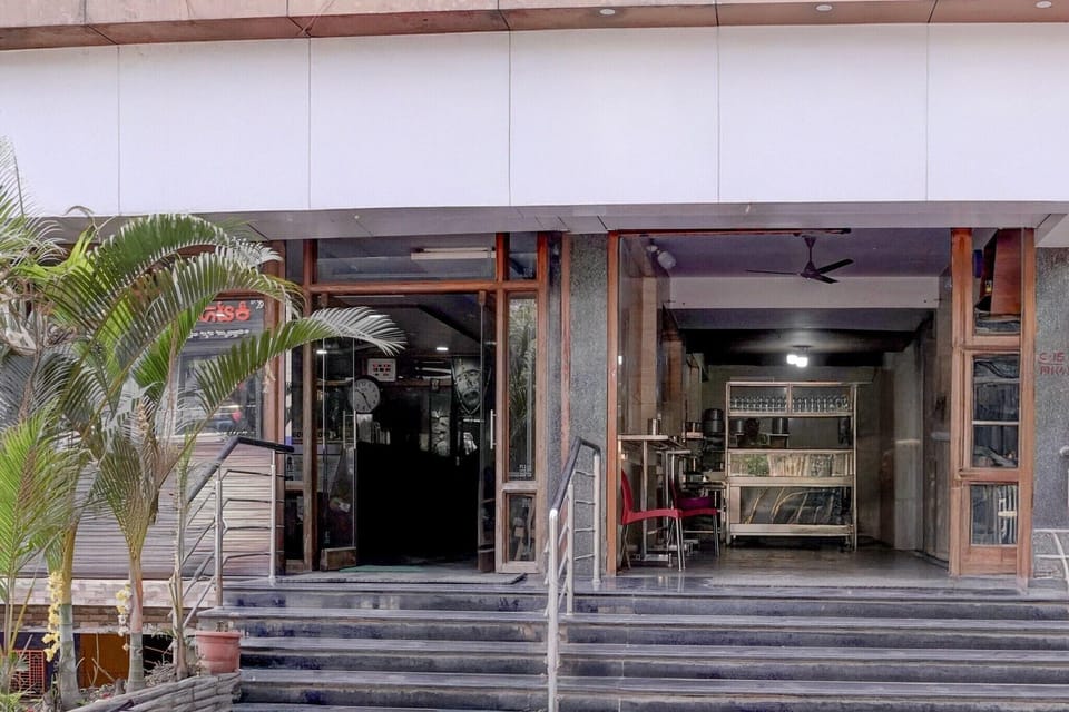 Entrance / Reception