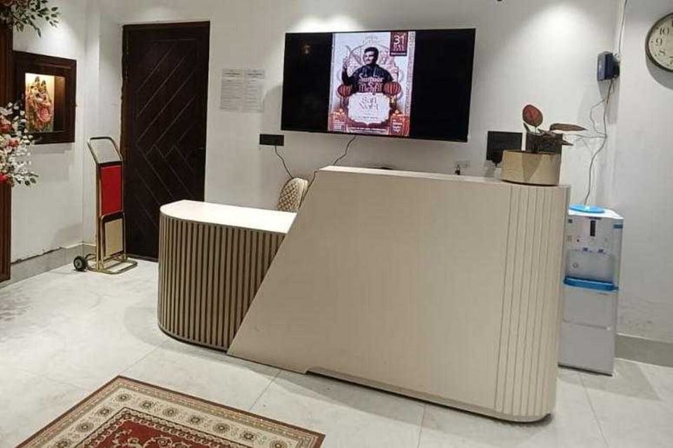 Entrance / Reception