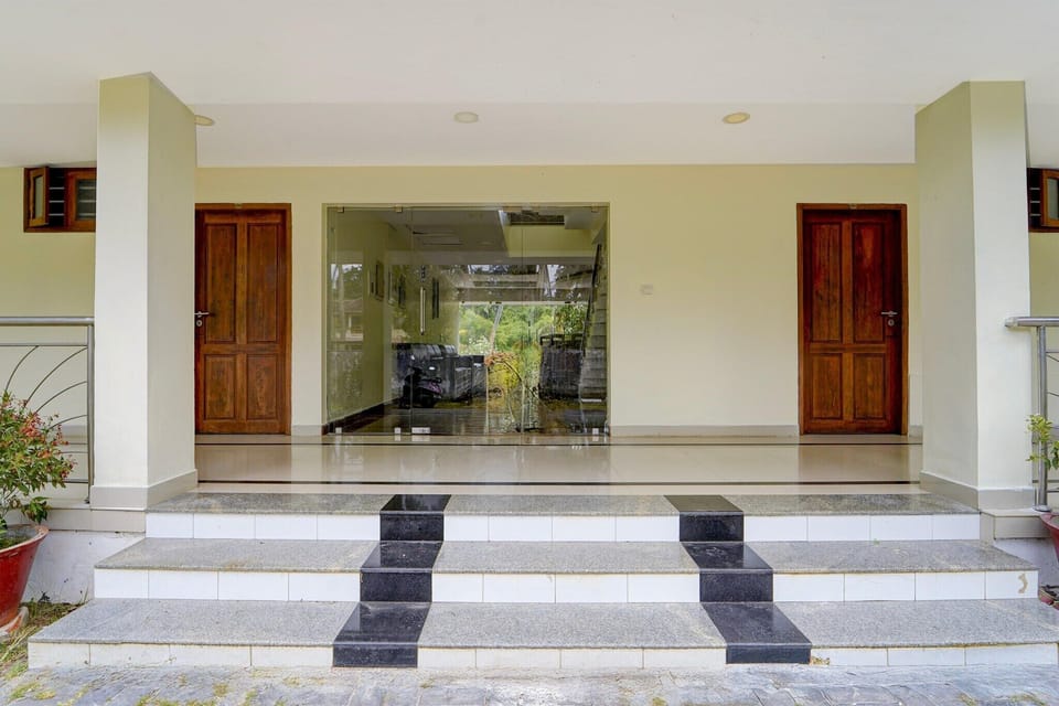 Entrance / Reception