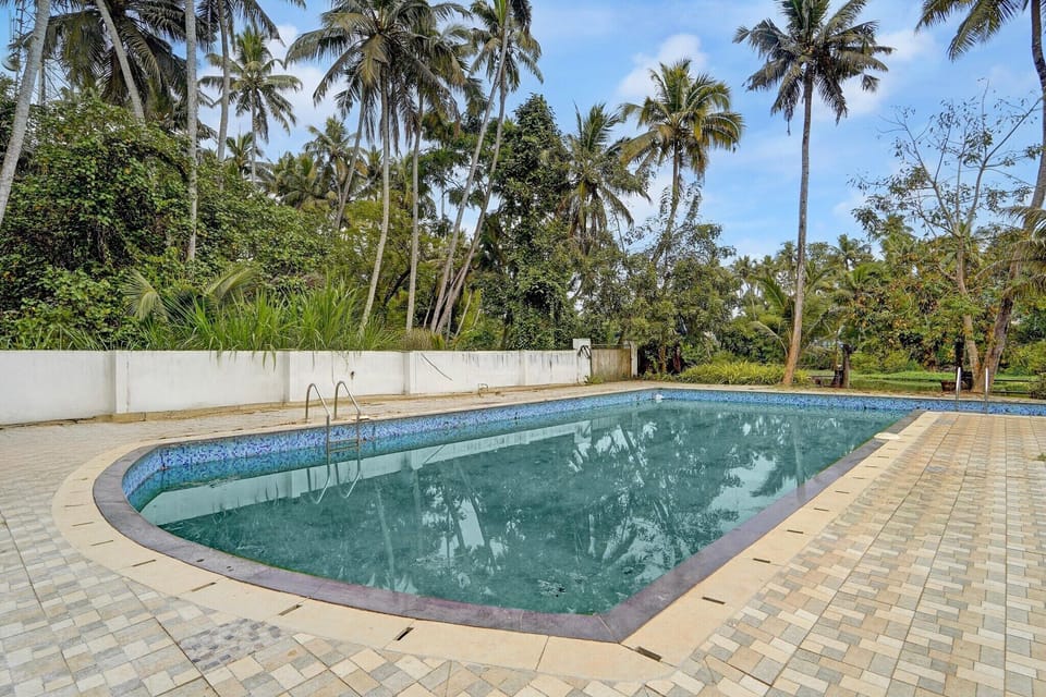 Holiday Home Swimming Pool