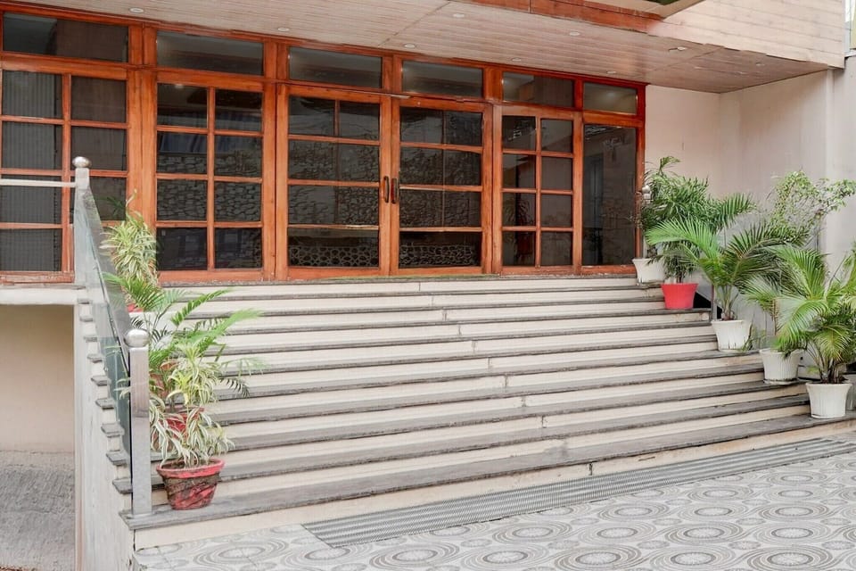 Entrance / Reception