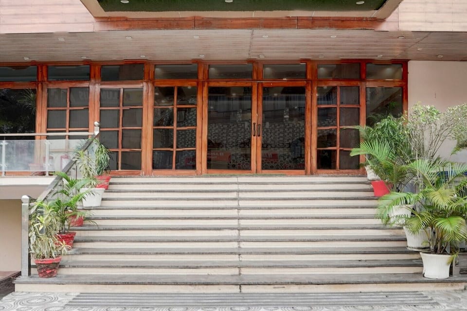 Entrance / Reception