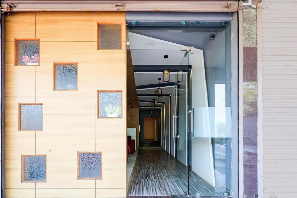Entrance / Reception