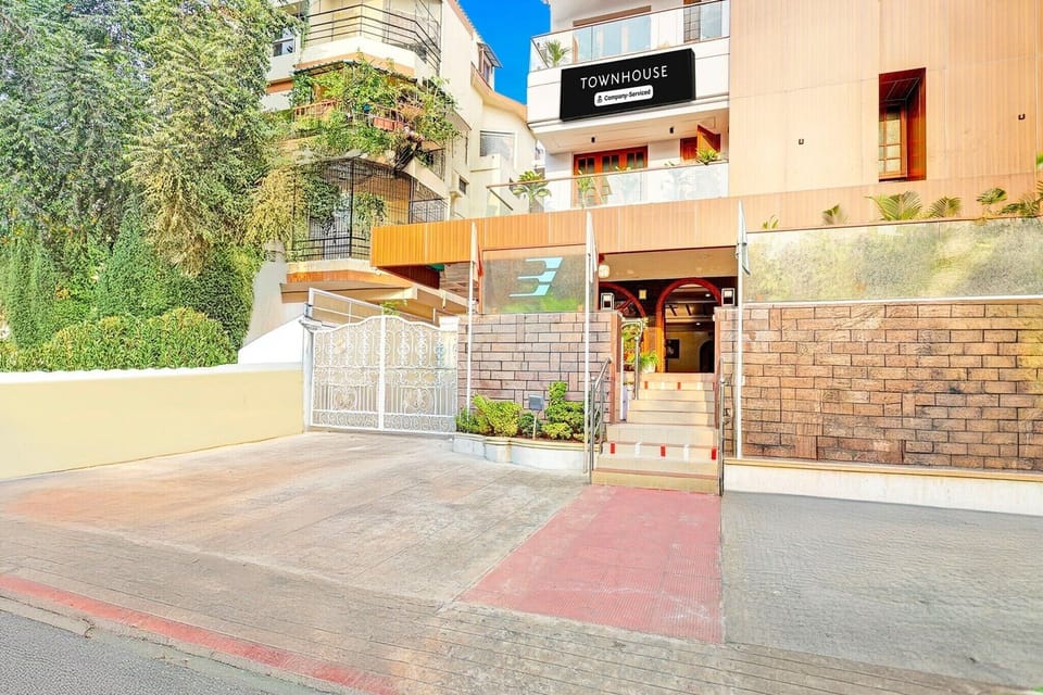 Entrance / Reception