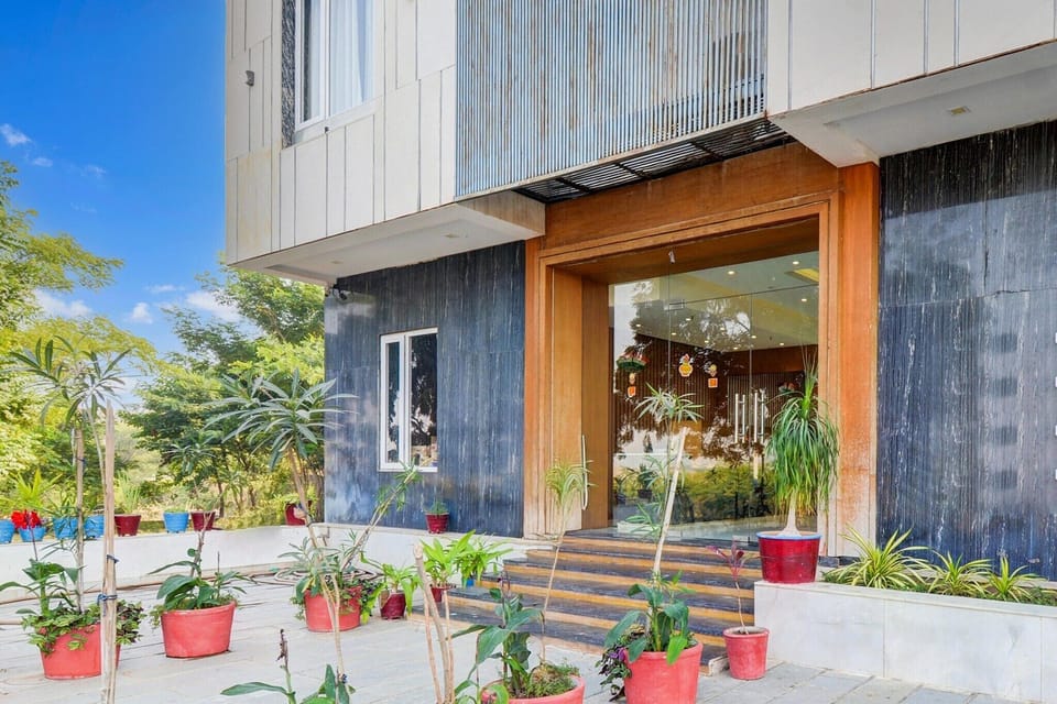 Entrance / Reception