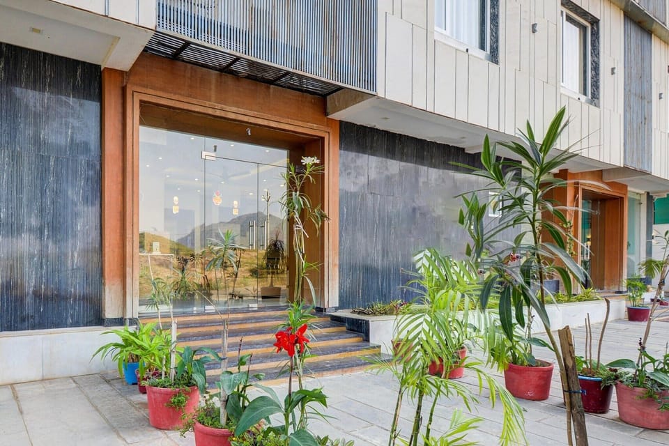 Entrance / Reception