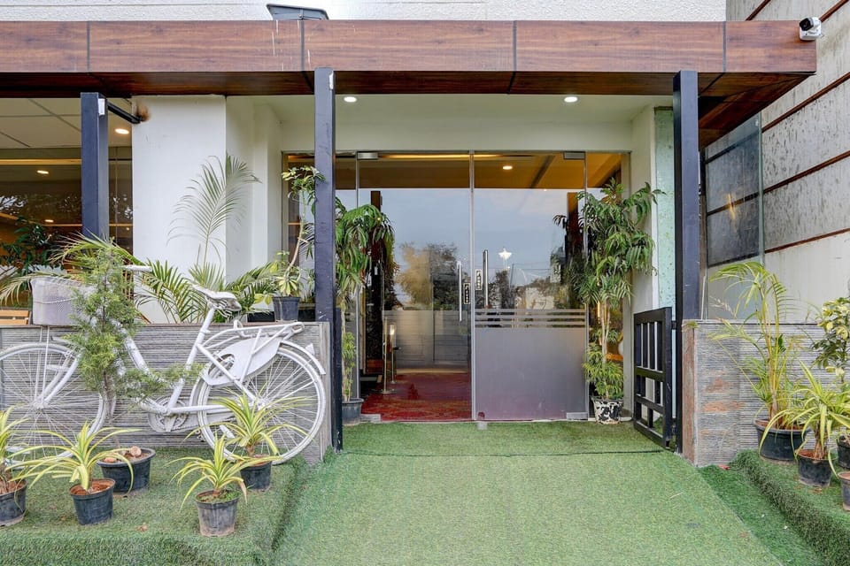 Entrance / Reception