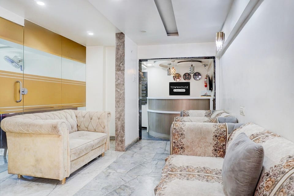 Entrance / Reception