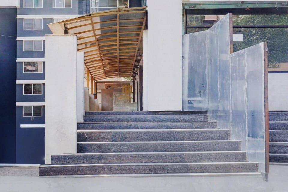 Entrance / Reception