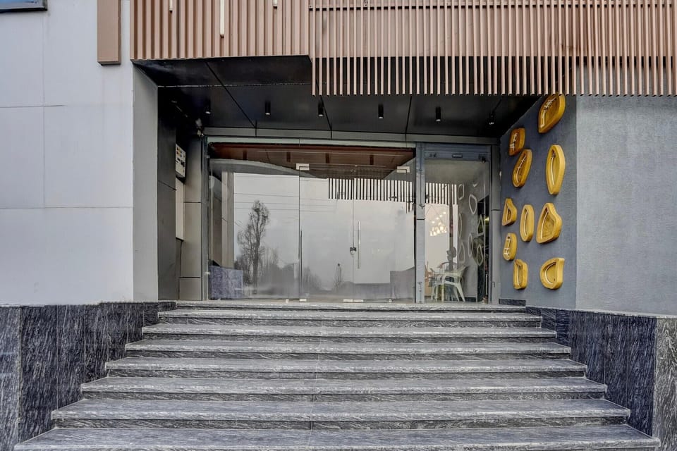 Entrance / Reception