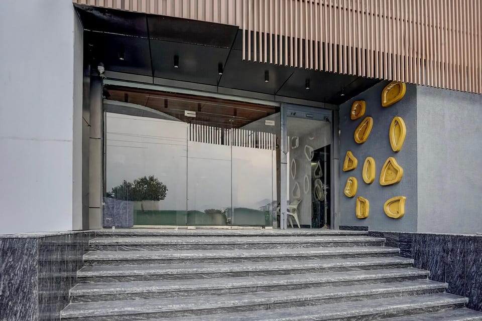 Entrance / Reception