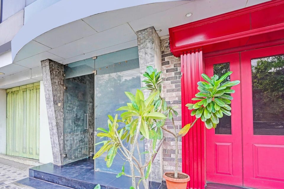Entrance / Reception