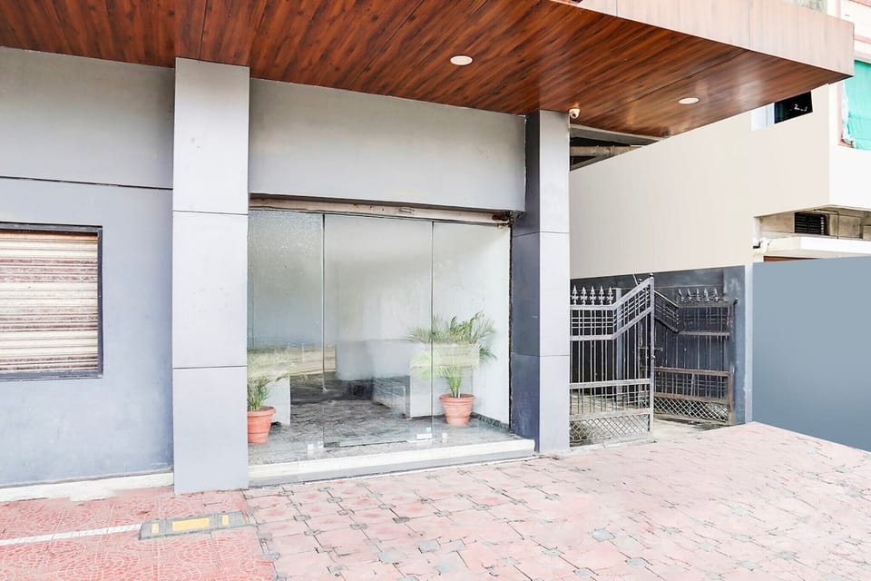 Entrance / Reception