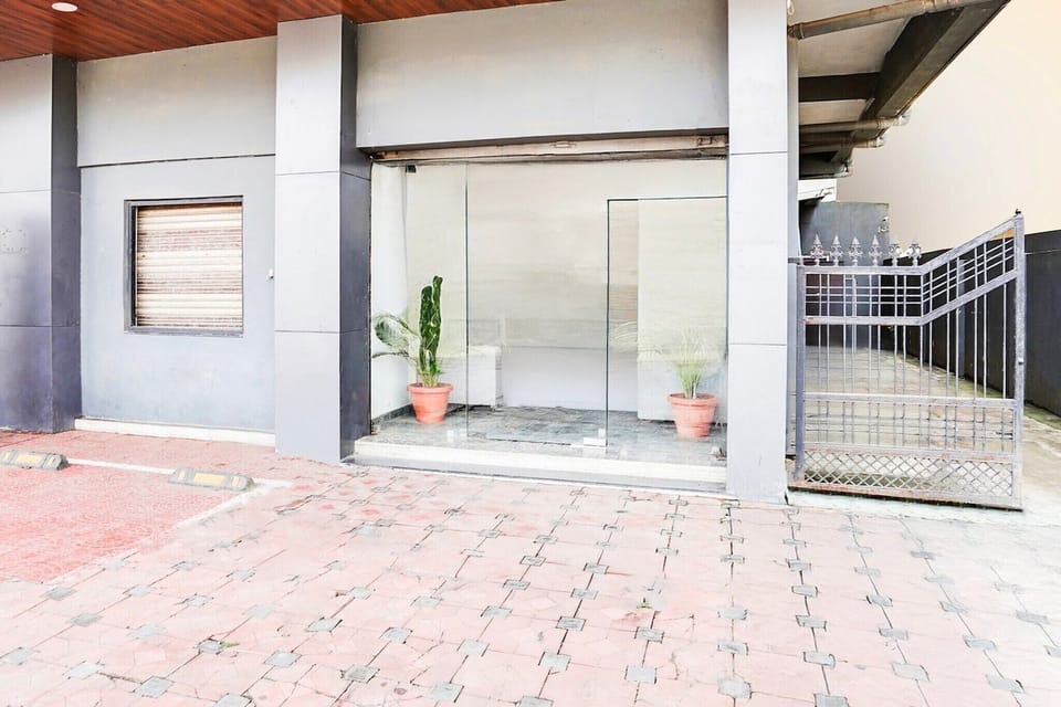 Entrance / Reception