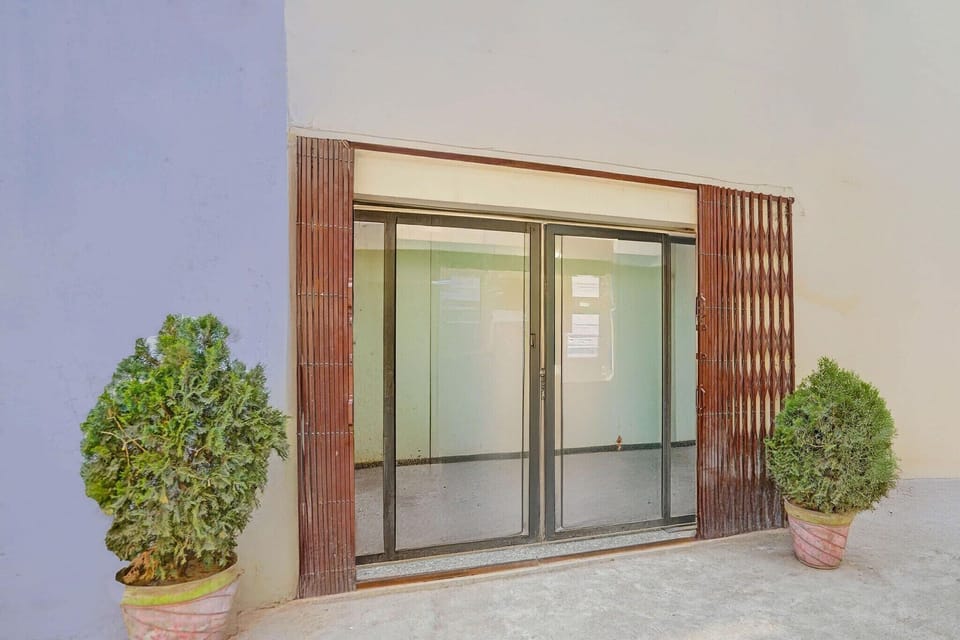 Entrance / Reception