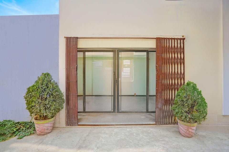 Entrance / Reception
